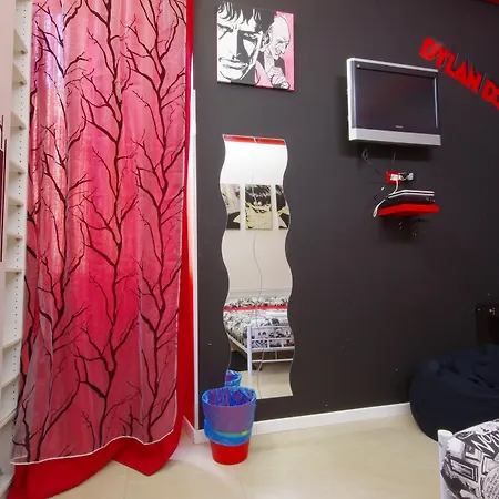 Comics Guest house