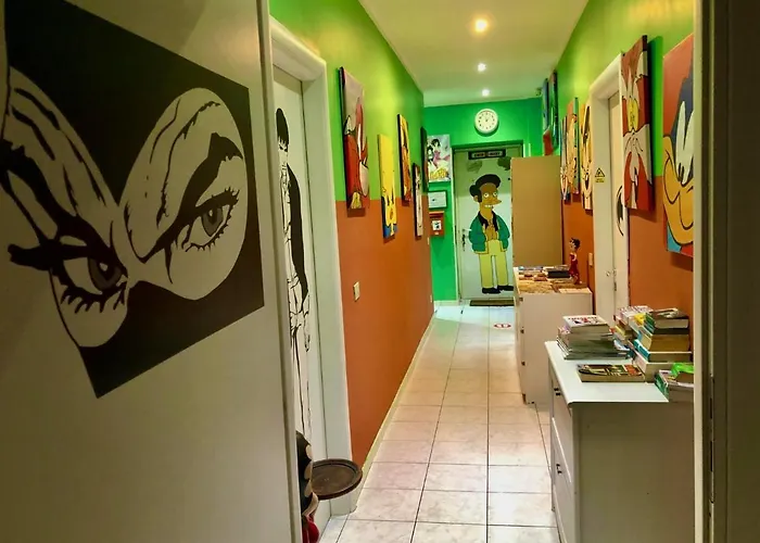 בית הארחה Comics 2*