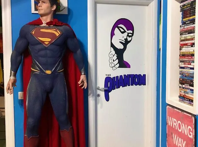 Comics בית הארחה 2*