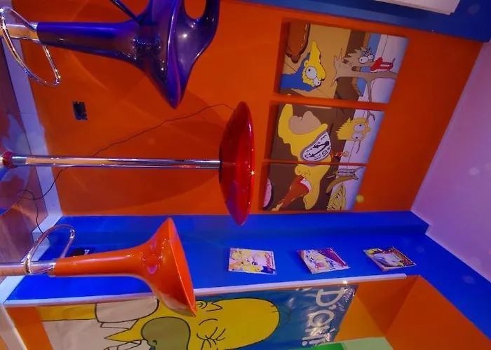 Comics בית הארחה 2*